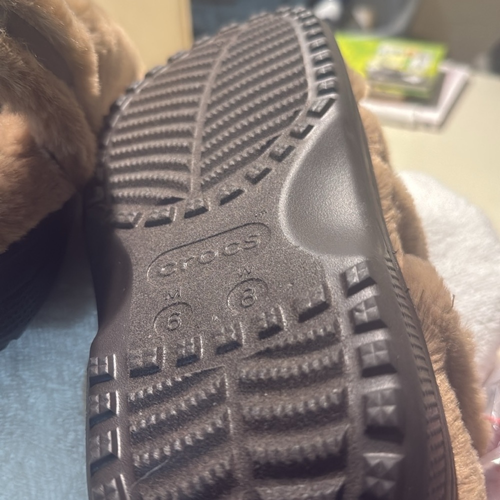 Unisex Crocs - Picture 4 of 5